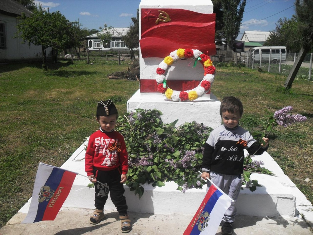 Республиканский конкурс творческих работ &amp;quot;Память о Победе; в красках и фотографиях&amp;quot;, приуроченный 80-летию Победы. Номинация &amp;quot;Фотография&amp;quot;. Название работы: &amp;quot;Салют Победы&amp;quot;. Работу выполнила ученица 8 класса МКОУ Хтун-Казмалярская ООШ, Ашуралиева Милена Игр.